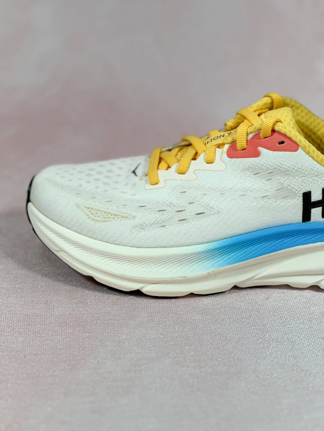 هوکا Clifton 9 Women – نمای از بالا برای مشاهده فرم پنجه