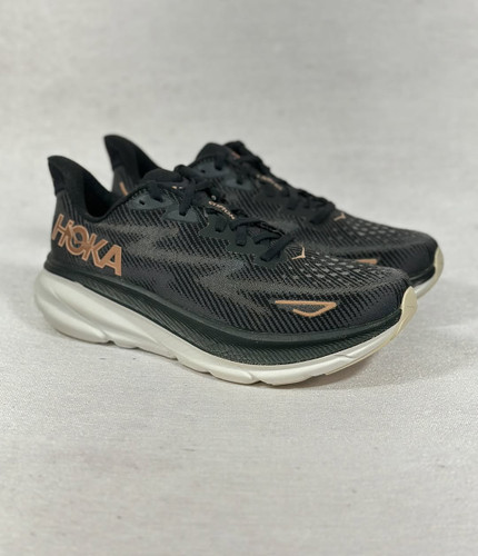 هوکا Clifton 9 زنانه رنگ مشکی– نمای سهربع از جلو