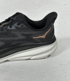 هوکا کلیفتون ۹ زنانه مشکی – نمای پشت پاشنه