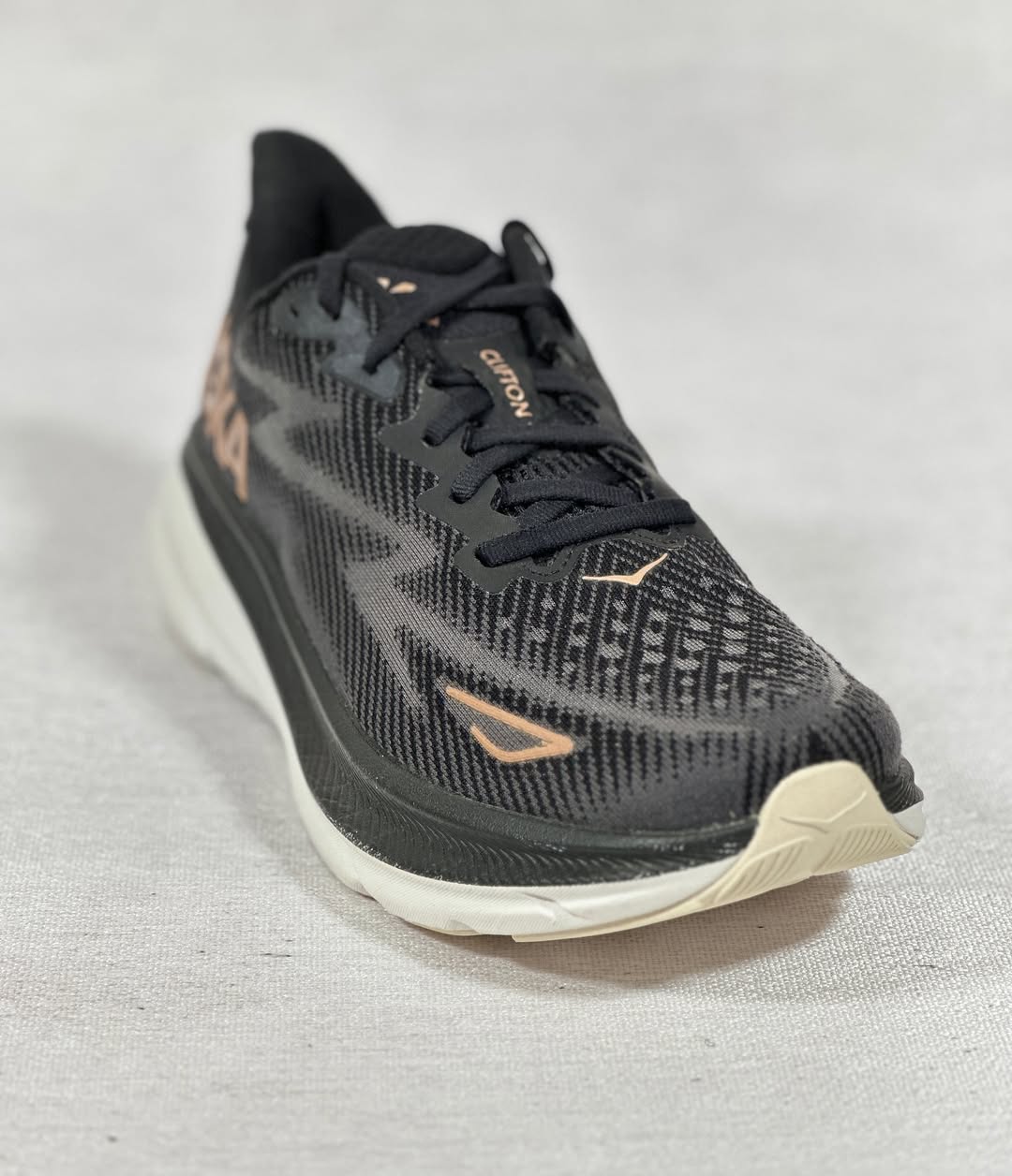 جزئیات رویهٔ مش تنفسی در هوکا کلیفتون ۹ زنانه مشکی