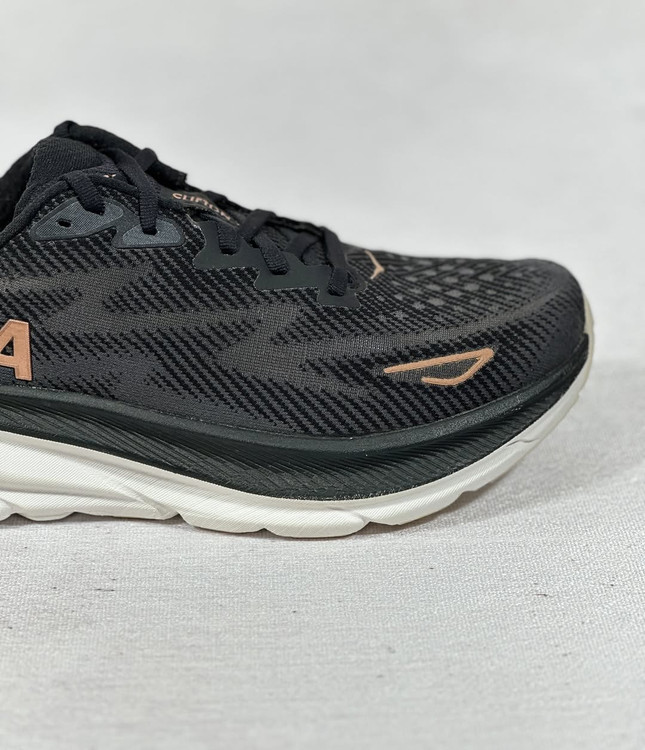 هوکا Clifton 9 Women Black– نمای از بالا برای مشاهده فرم پنجه