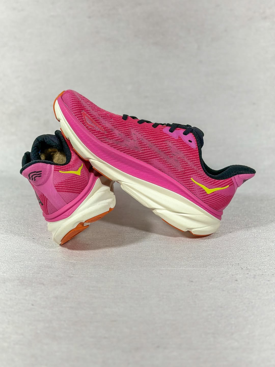 هوکا Clifton 9 زنانه صورتی – وزن سبک و مناسب دویدن روزمره