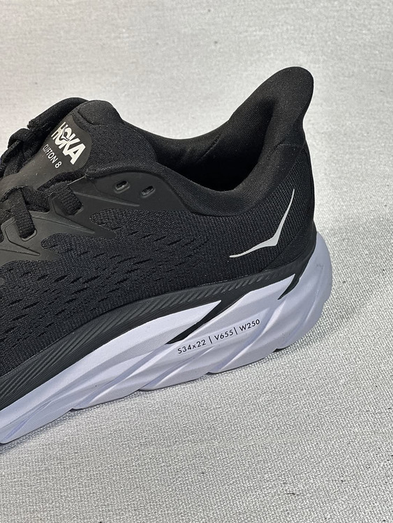 هوکا Clifton 8 زنانه مشکی – وزن سبک و مناسب دویدن روزمره