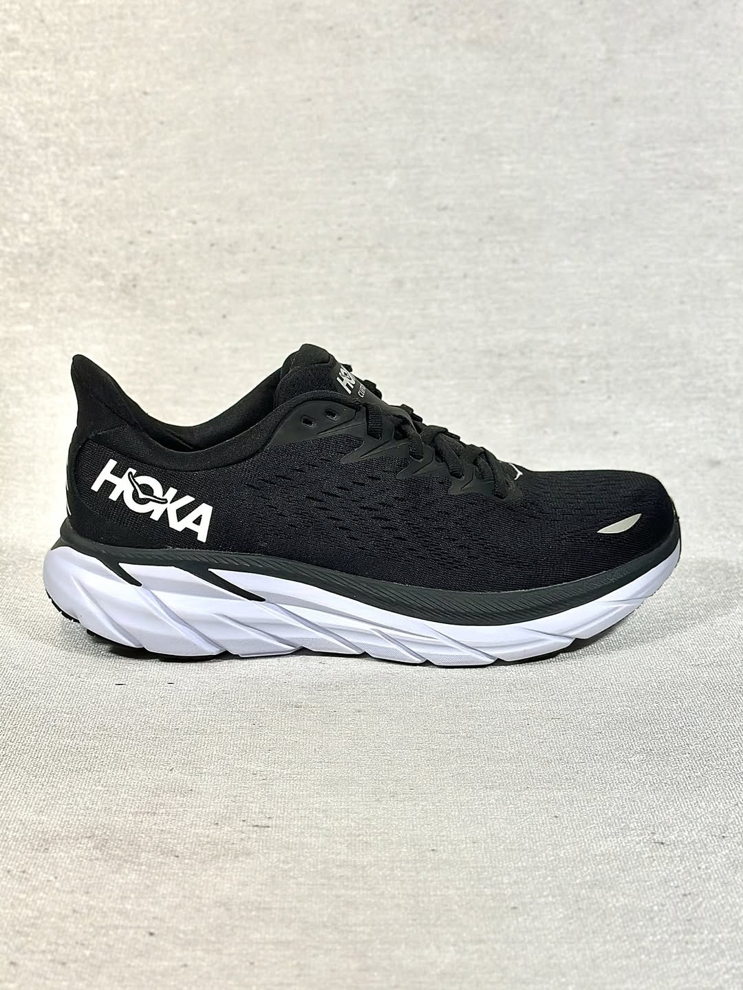 کفش دویدن مردانه هوکا کلیفتون 8 مشکی – نمای جانبی چپ