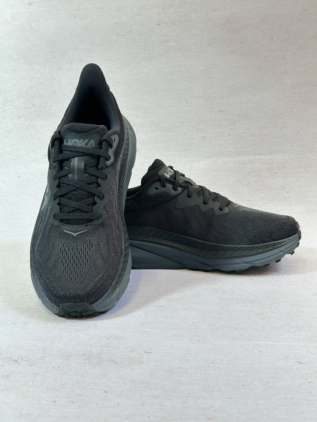 کفش Hoka Challenger ATR 7 با زیره مقاوم و رویه مشبک