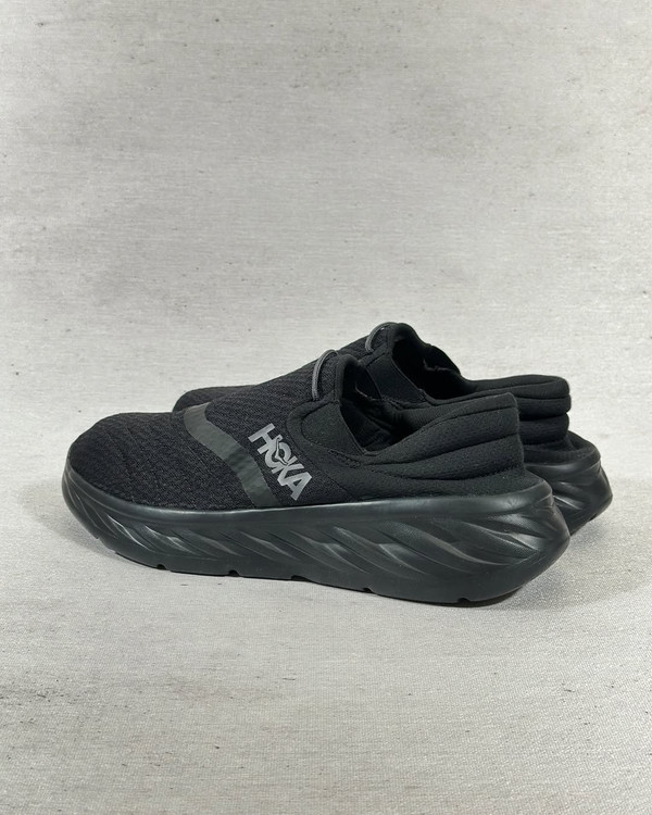 کفش هوکا ریکاوری اورجینال – نمای کناری چپ در رنگ مشکی