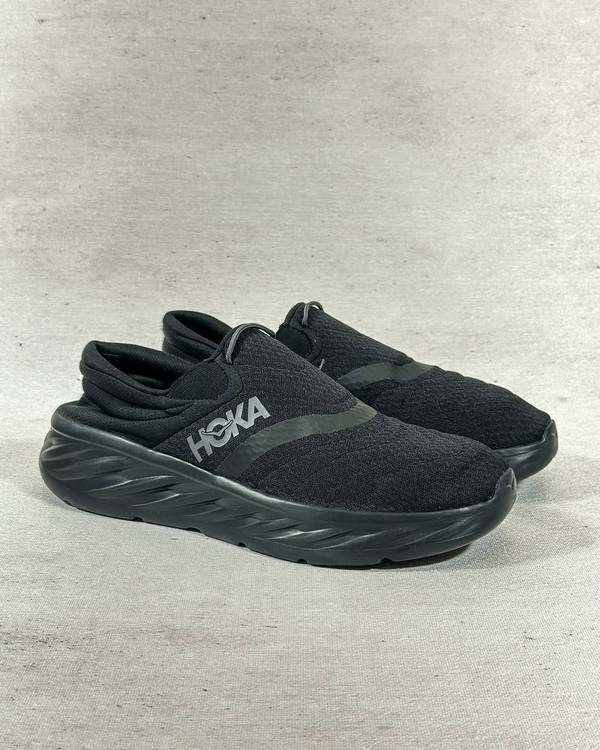 کفش هوکا ریکاوری اصل – نمای کناری راست در رنگ مشکی