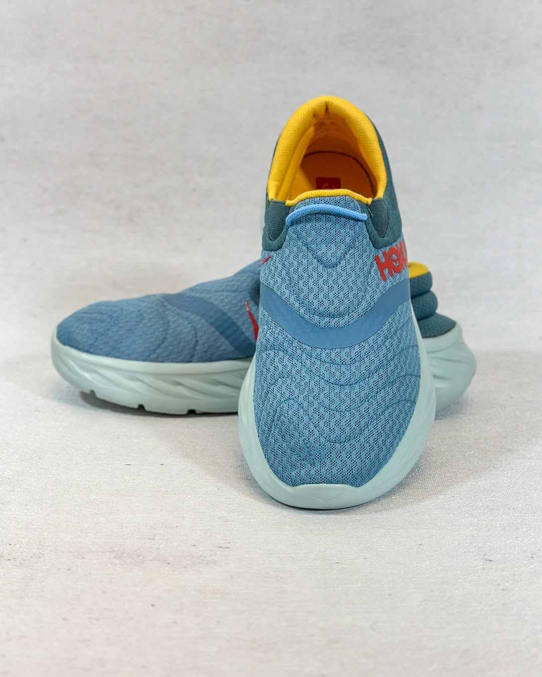 کفش هوکا ریکاوری اصل – نمای کناری راست در رنگ آبی