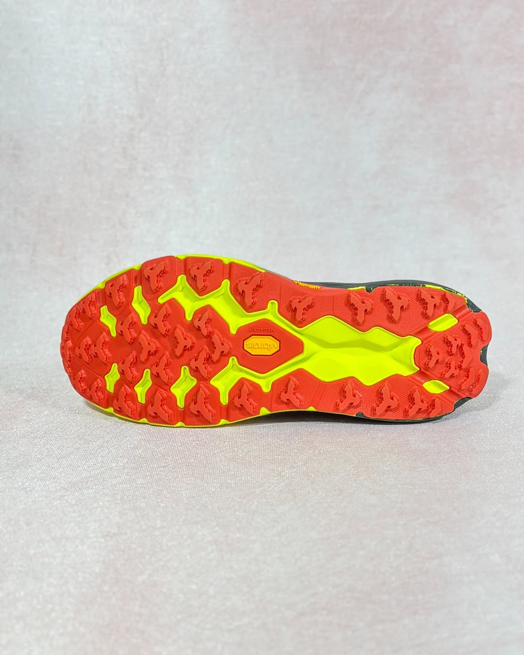 زیره کفش هوکا اسپیدگوت – لاستیک ویبرام با شیارهای ضدلغزش در رنگ سبز لجنی