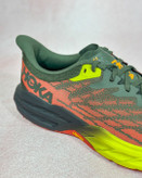 کفش هوکا اسپیدگوت اورجینال – نمای کناری راست در رنگ سبز لجنی مناسب دویدن مسیر