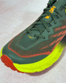کفش هوکا اسپیدگوت – نمای بالا با قالب پهن و رویه مش تنفسی در رنگ سبز لجنی