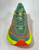 کفش هوکا اسپیدگوت مردانه – نمای جلو در رنگ سبز لجنی با طراحی مقاوم