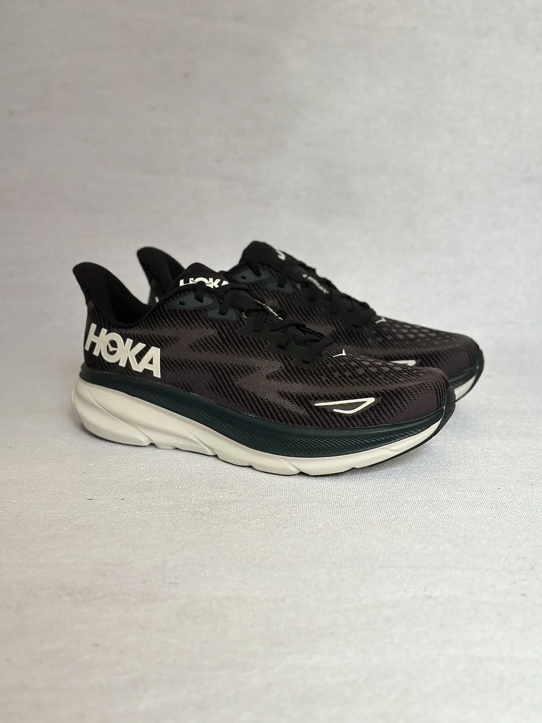 کفش رانینگ هوکا کلیفتون 9 اورجینال رنگ مشکی – سبک، نرم و بالشتک فوق‌العاده برای دویدن طولانی